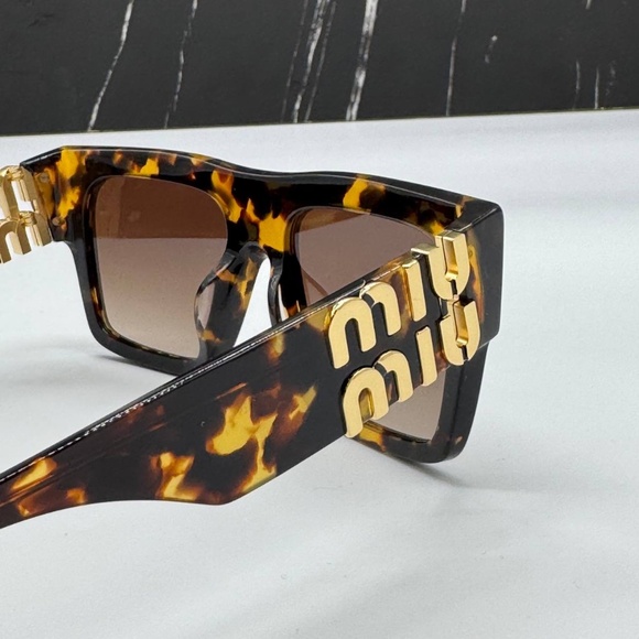 NEW SMU 10W VAU6S1 MIU MIU SQUARE SUNGLASSES MU10WS VAU6S1 HAVANA WOMEN EYEWEAR - Picture 9 of 12